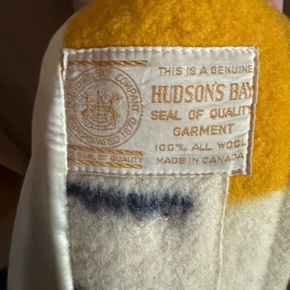 Vintage Hudson’s Bay Blanket Coat | 100% Wool | Made in Canada | 60s–70s - Picture 4 of 12